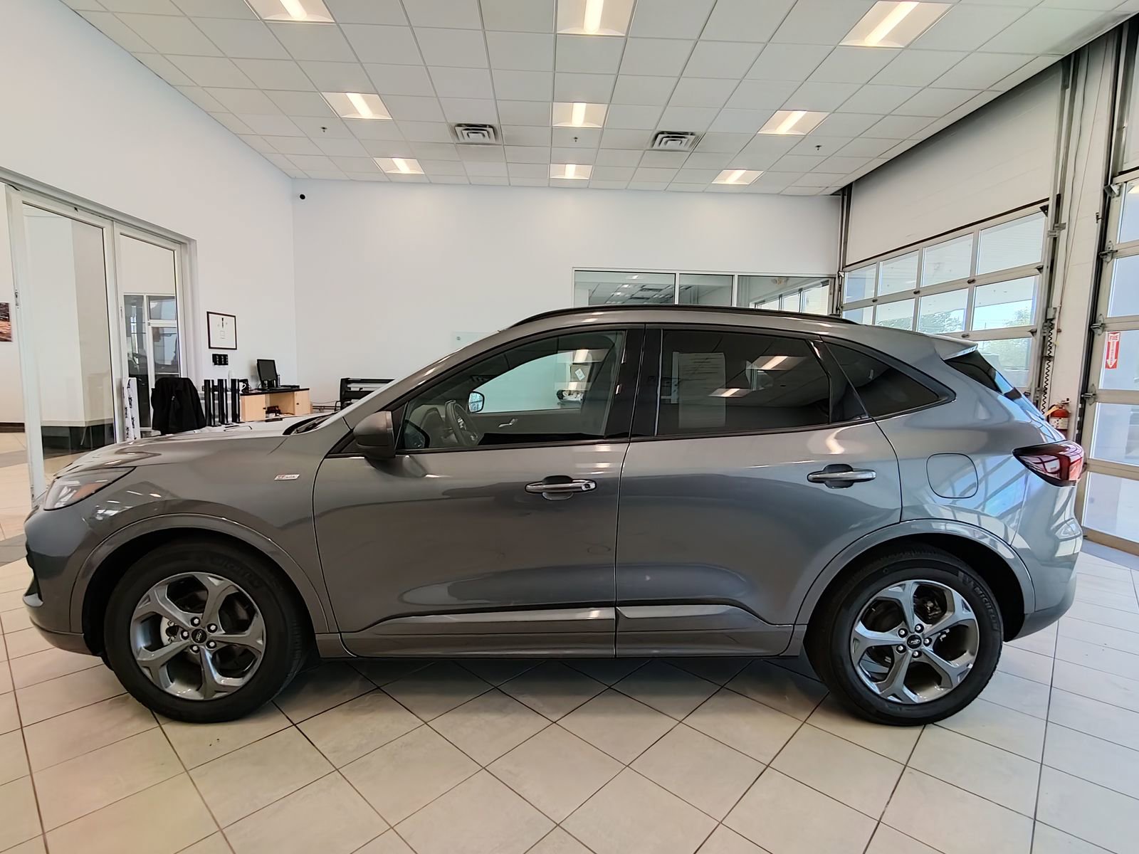 Used 2024 Ford Escape ST-Line image 6