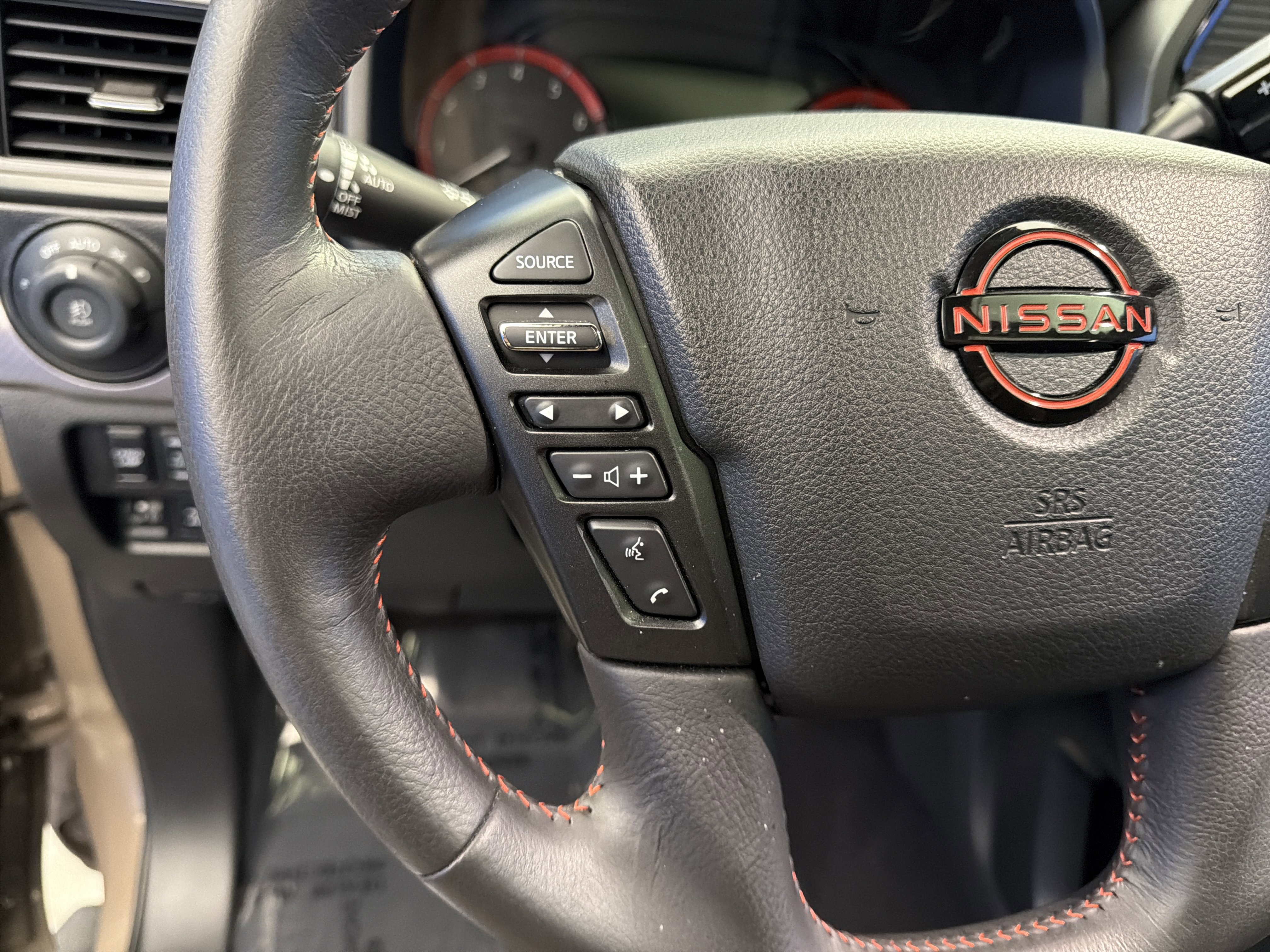 Used 2023 Nissan Titan PRO-4X w/ Pro-4x Convenience Package image 17