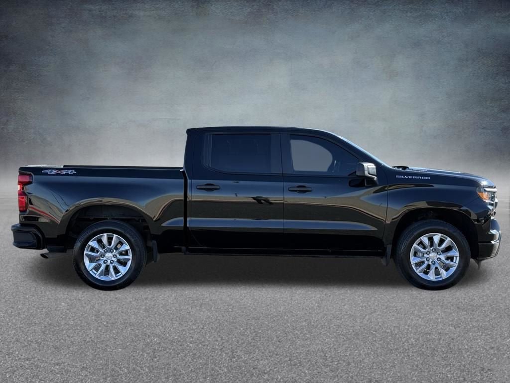 Used 2025 Chevrolet Silverado 1500 Custom image 3