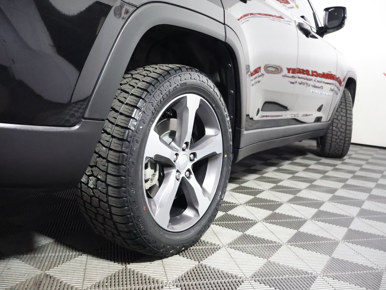 Used 2024 Jeep Grand Cherokee Limited 4xe w/ Luxury Tech Group II AWD/4WD image 12