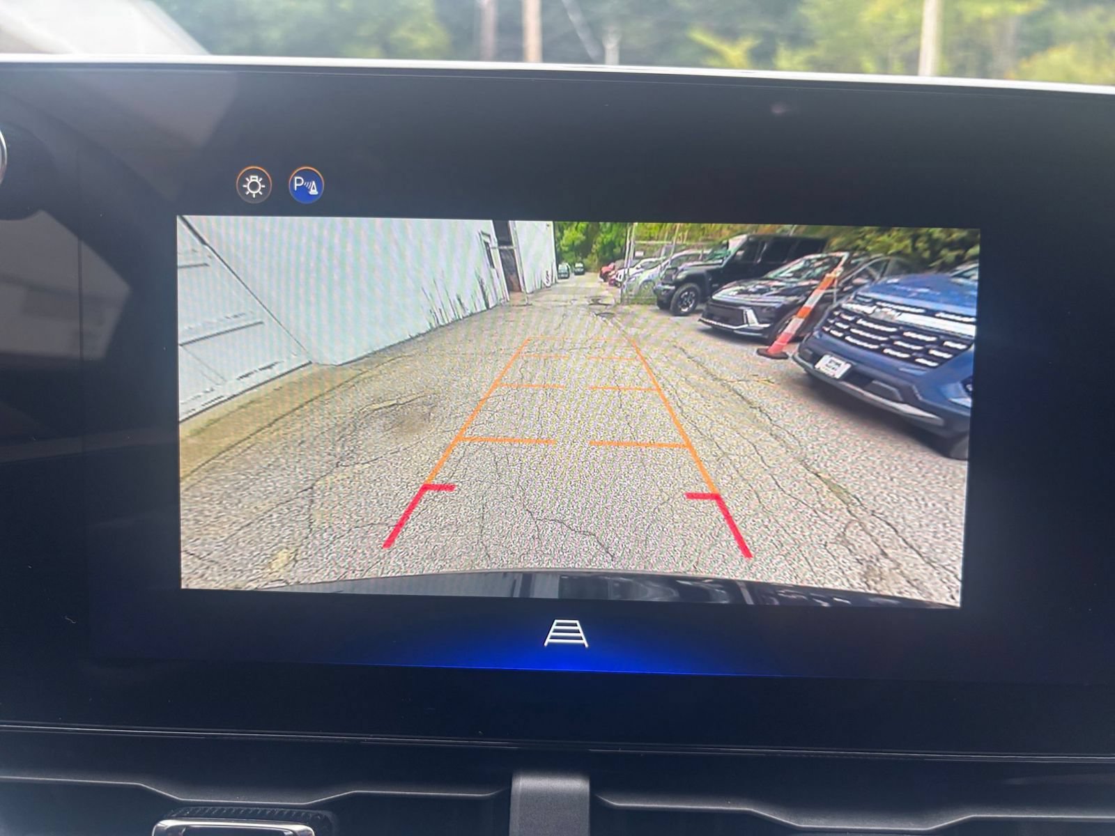 Used 2025 Chevrolet Equinox LT FWD image 24
