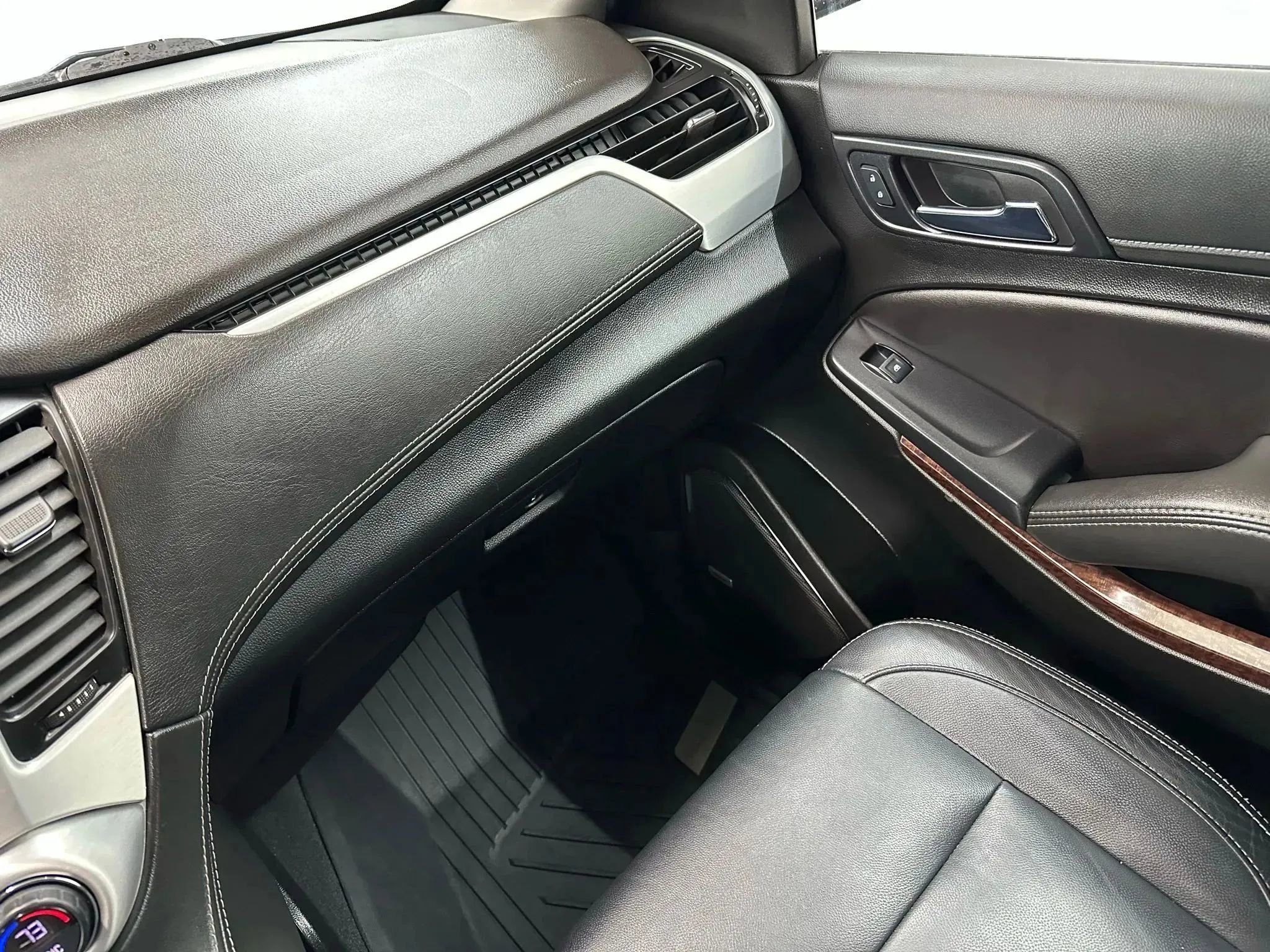 Used 2019 GMC Yukon XL SLE image 29