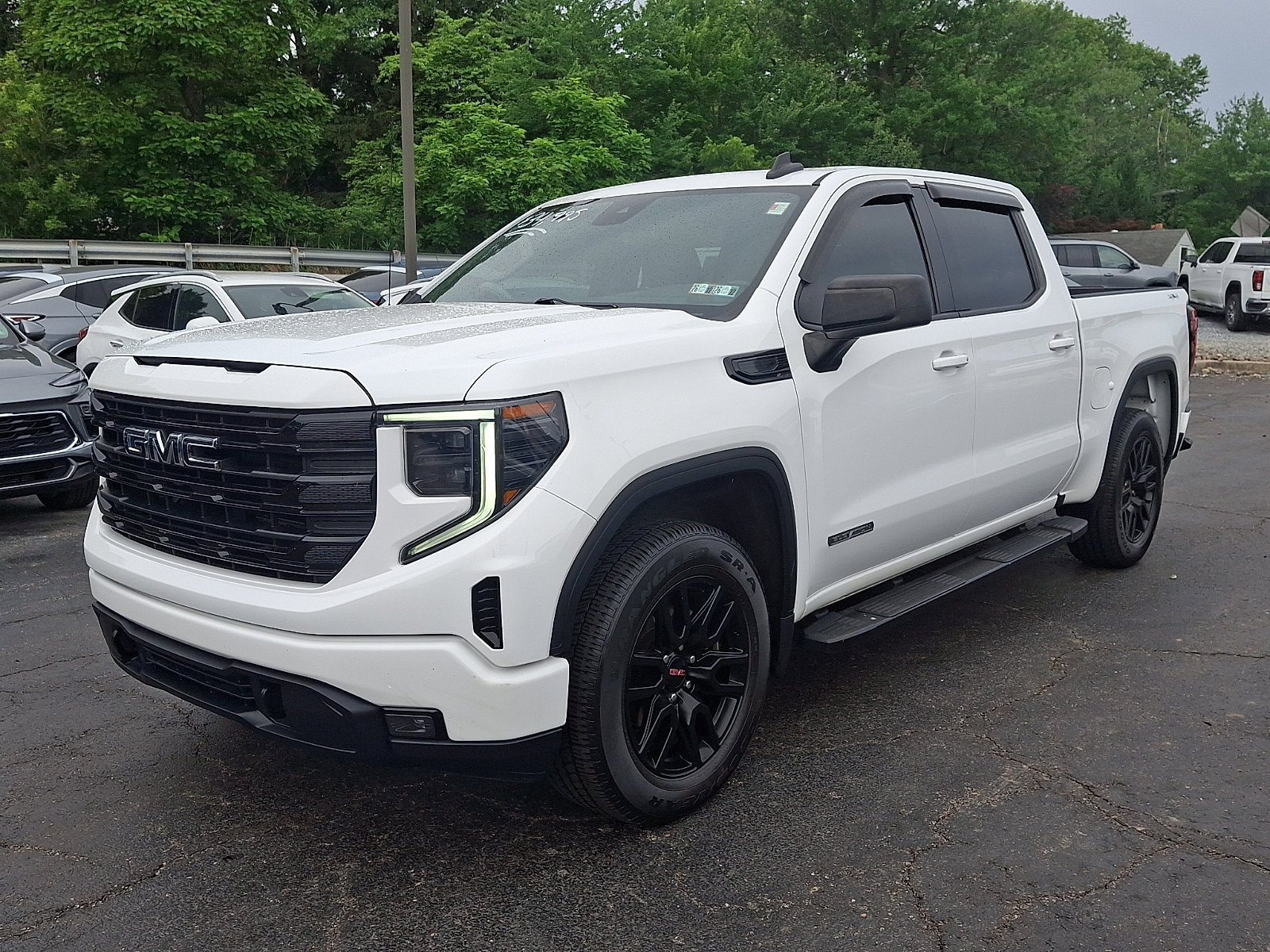 Used 2022 GMC Sierra 1500 Elevation w/ LPO, Elevation Black Package AWD/4WD image 3