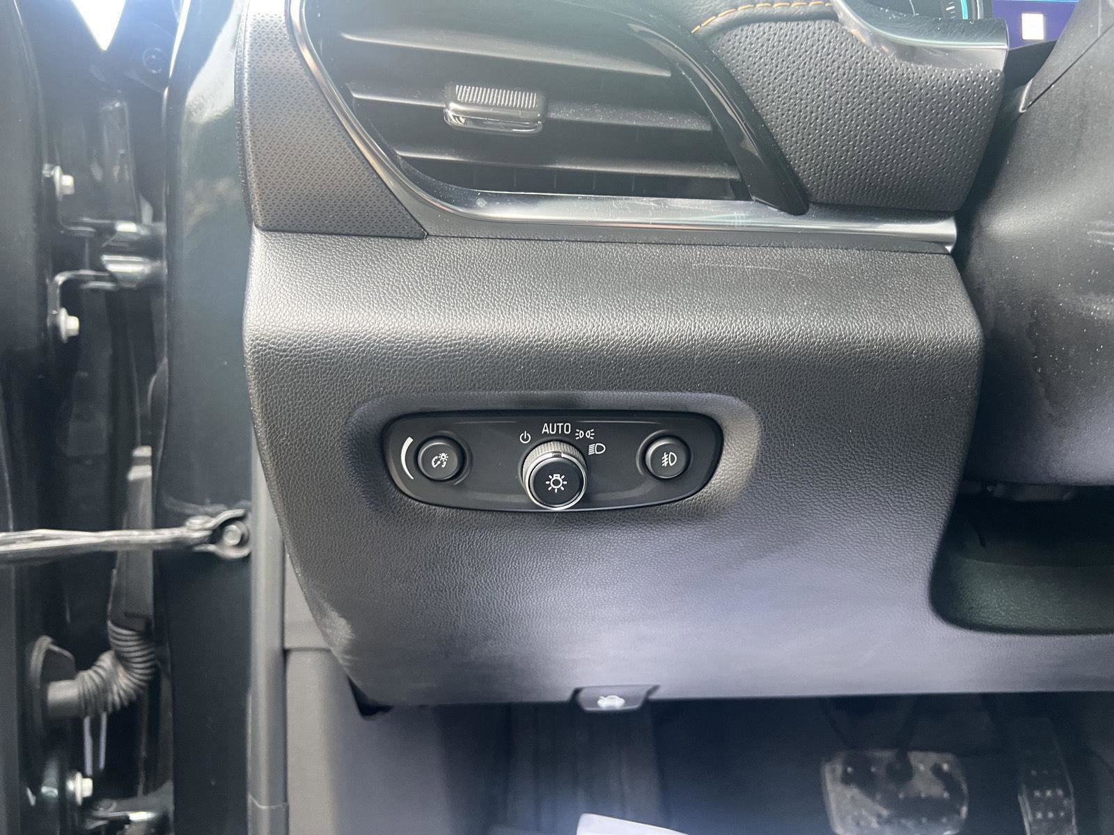 Used 2021 Chevrolet Traverse Premier image 14