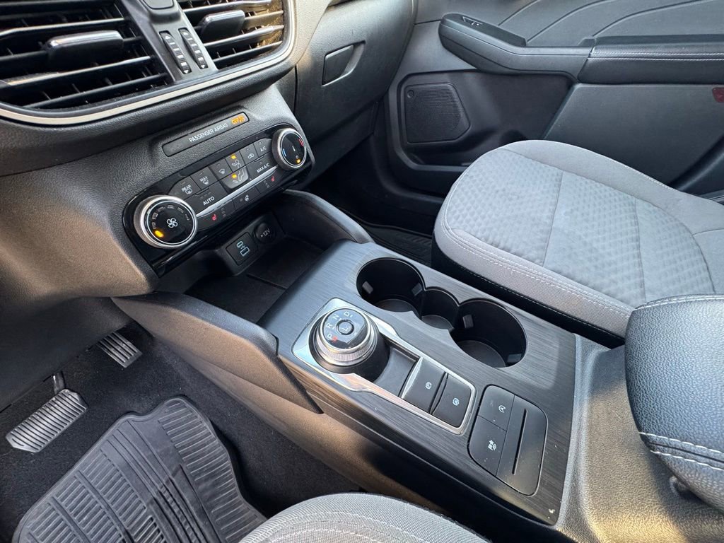 Used 2022 Ford Escape SE w/ Cold Weather Package image 25