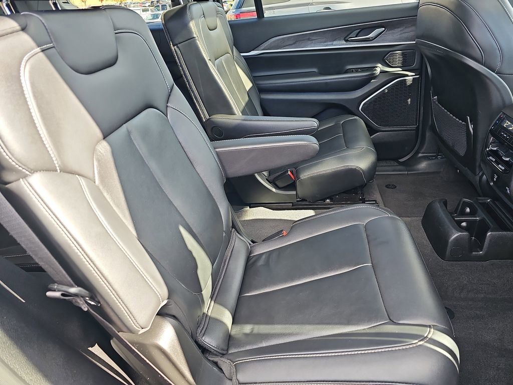 Used 2021 Jeep Grand Cherokee L Limited image 24