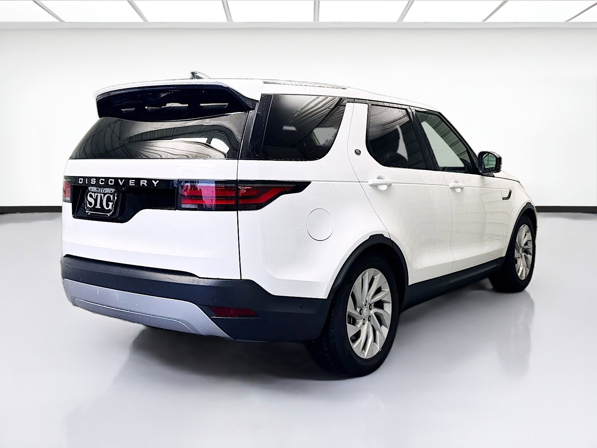 Used 2024 Land Rover Discovery S AWD/4WD image 4