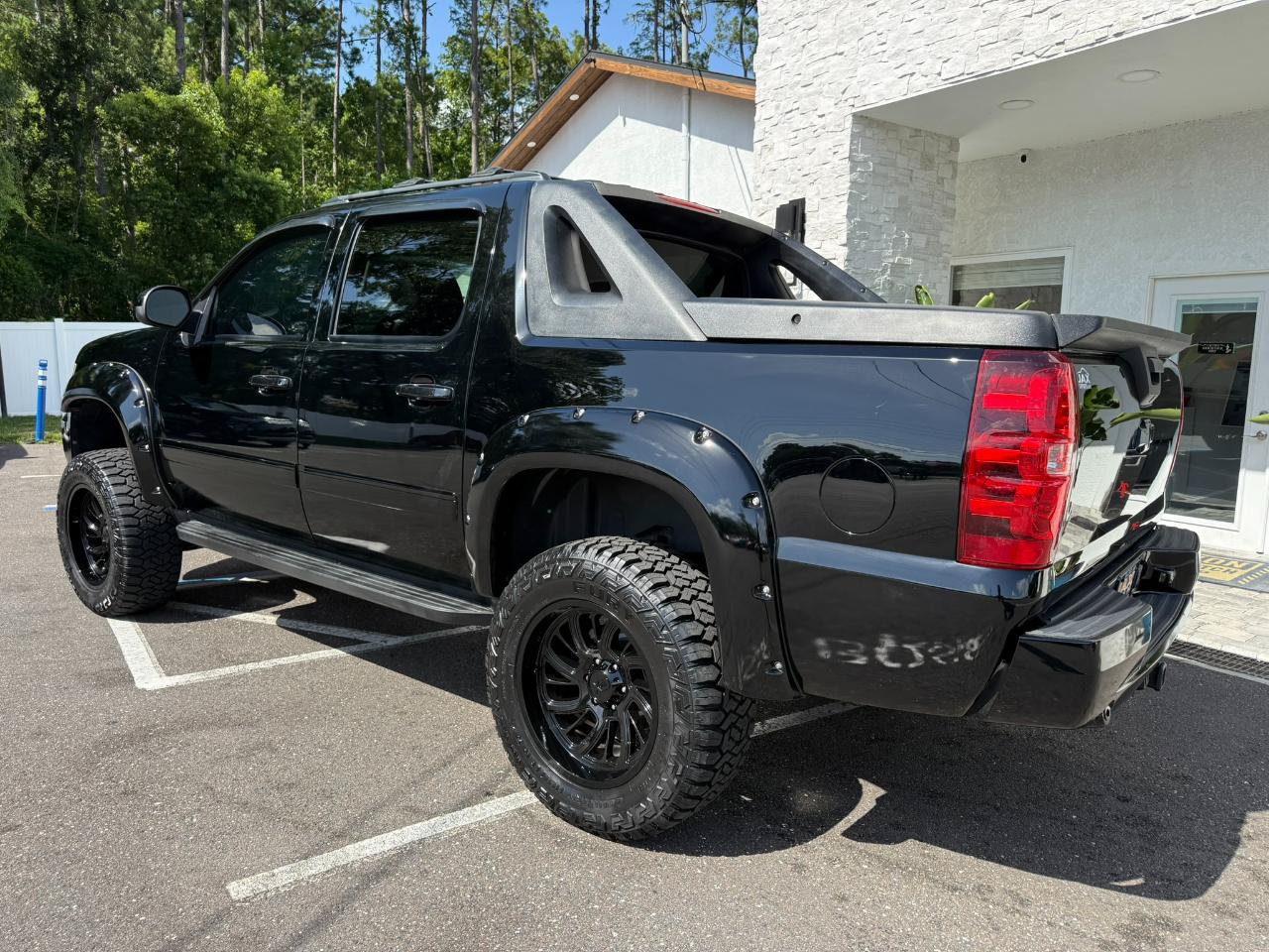 Used 2011 Chevrolet Avalanche LTZ AWD/4WD image 3
