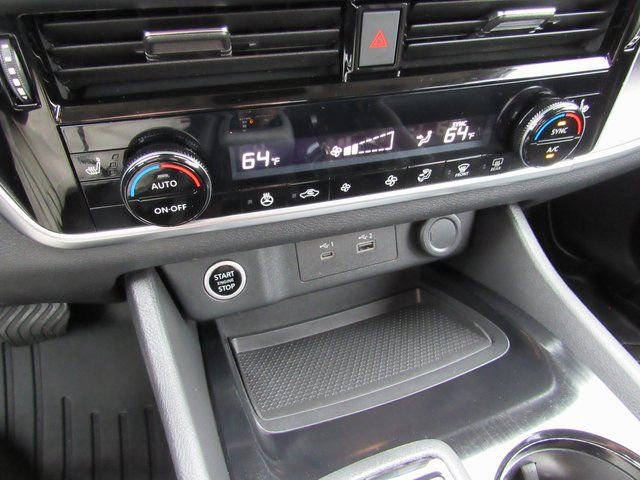 Used 2021 Nissan Rogue SV w/ Premium Package image 18