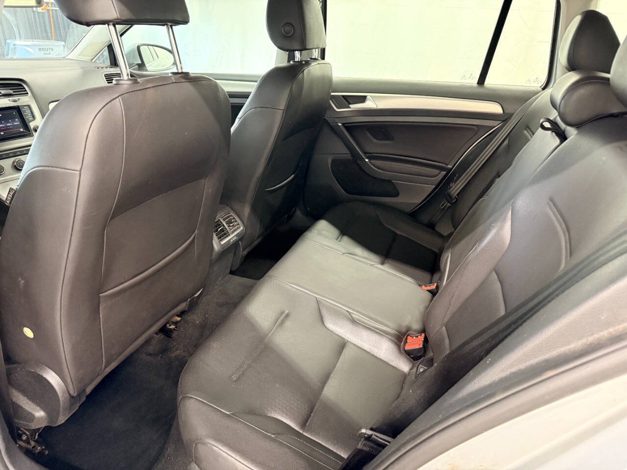 Used 2015 Volkswagen Golf TDI S FWD image 9