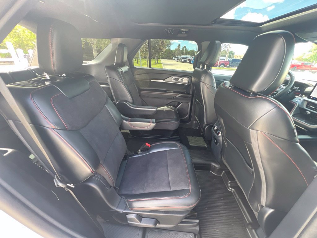Used 2025 Ford Explorer ST AWD/4WD image 31
