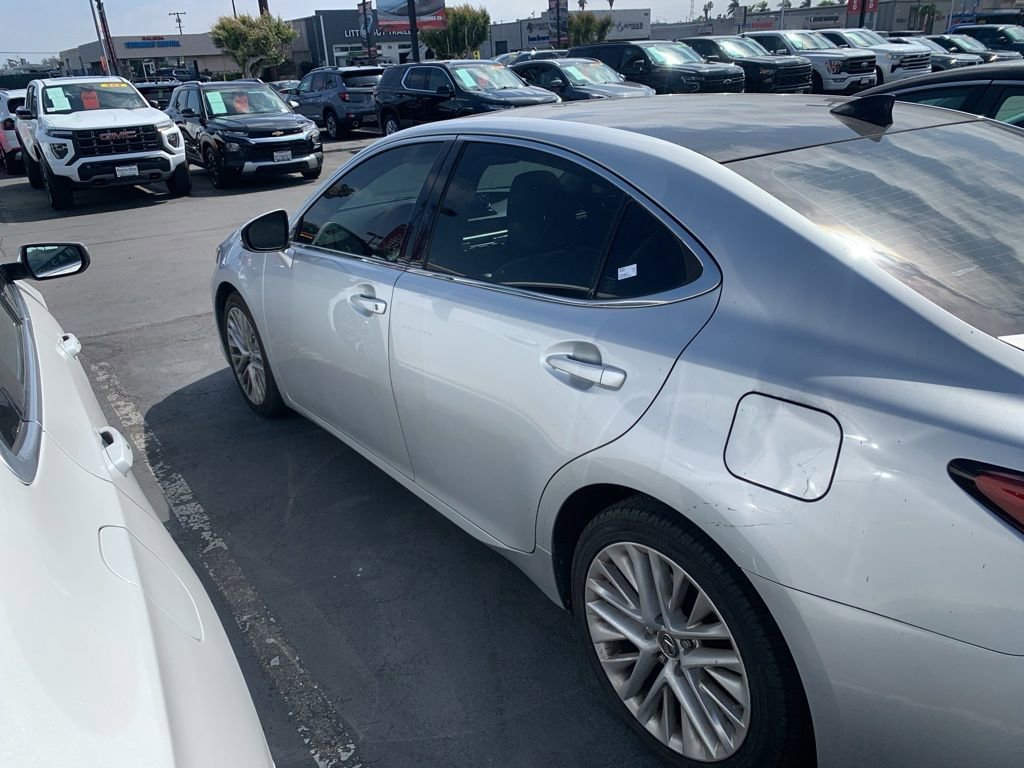 Used 2017 Lexus ES 350 w/ Luxury Package FWD image 11