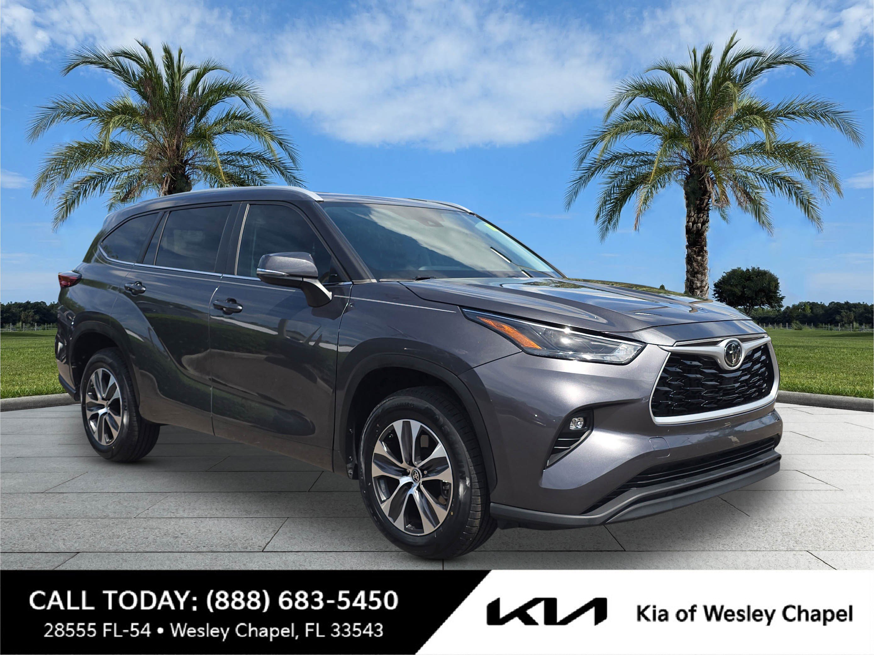 Used 2023 Toyota Highlander XLE image 1