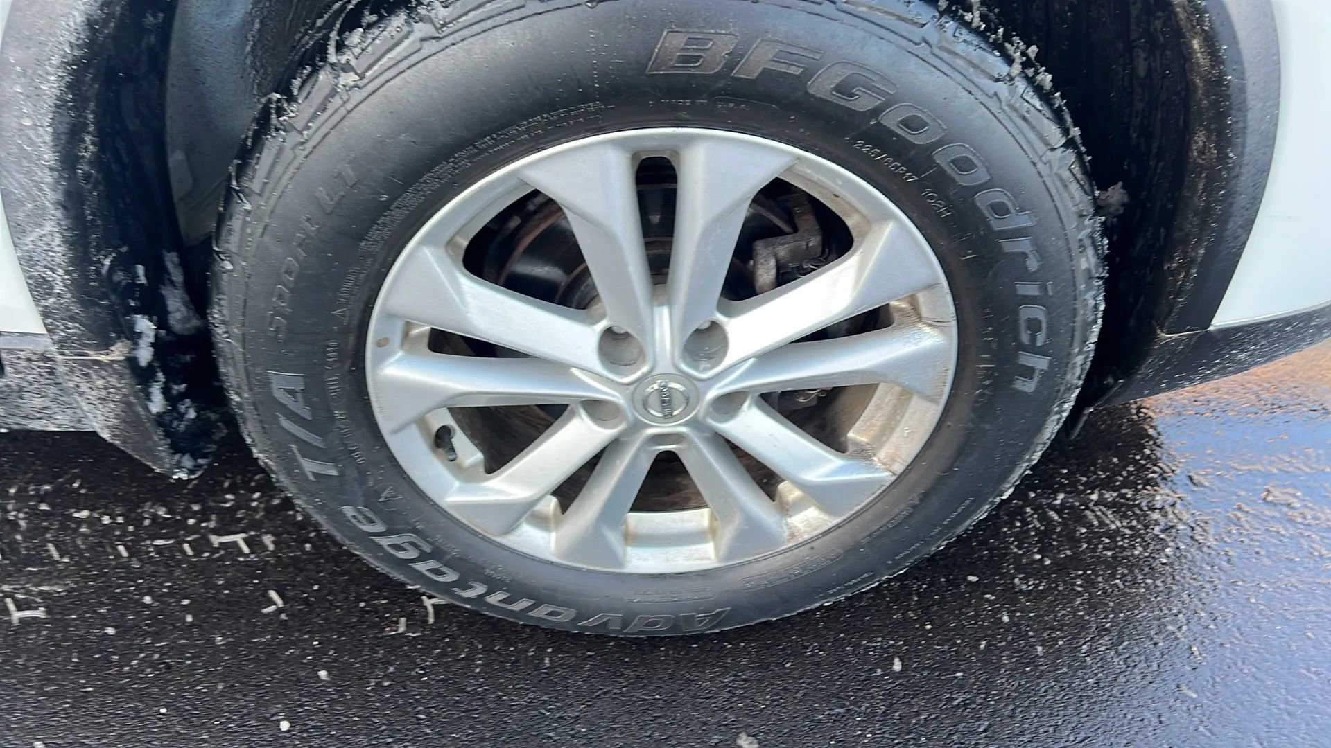 Used 2016 Nissan Rogue SV image 35