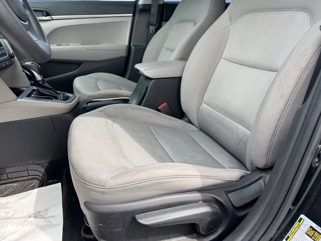 Used 2018 Hyundai Elantra SE image 17