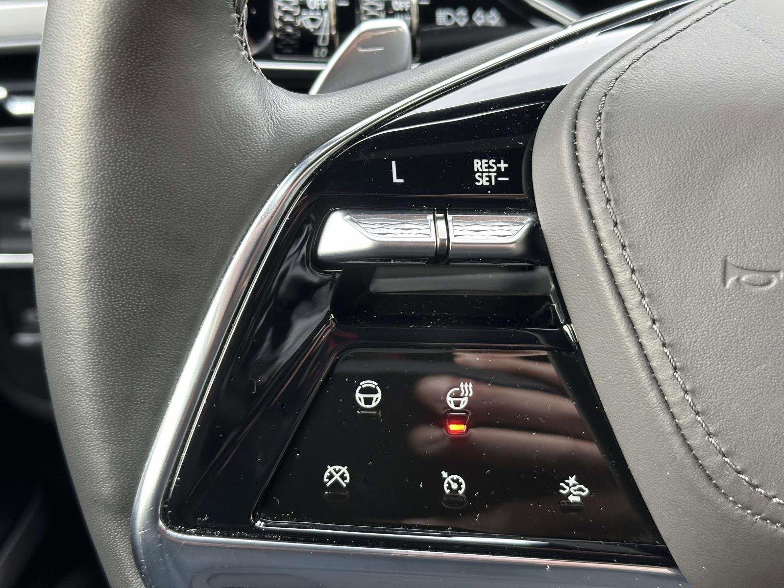 Used 2025 Cadillac Escalade Sport Platinum w/ LPO, ONYX Package image 23