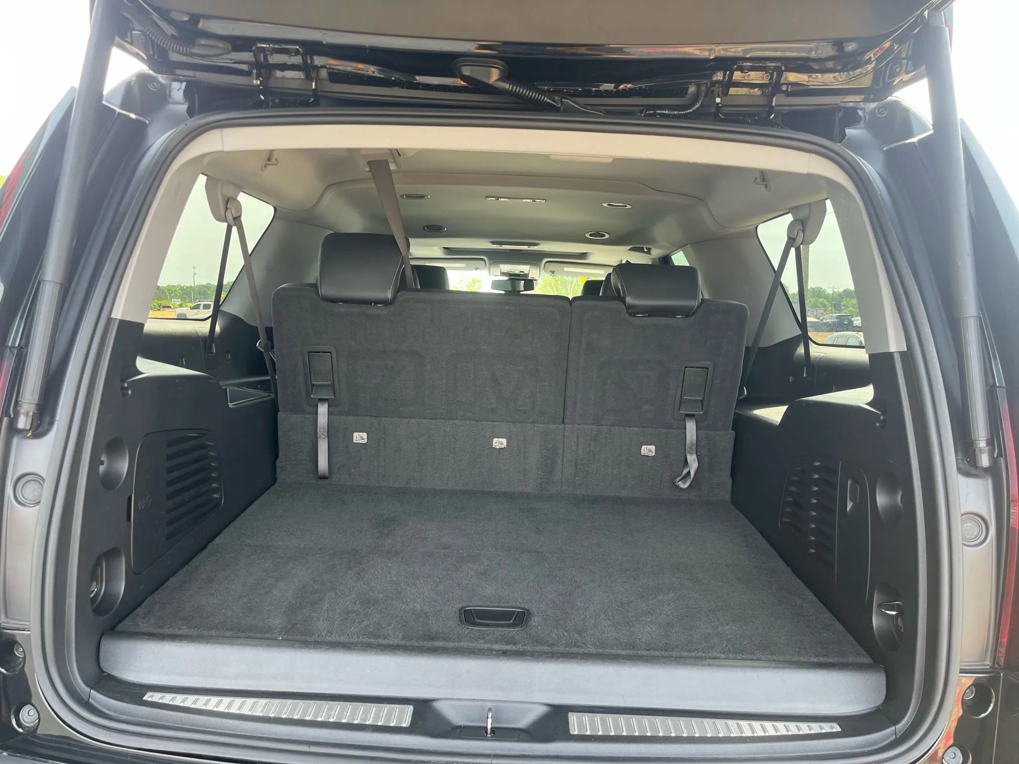 Used 2020 Chevrolet Suburban LT image 9