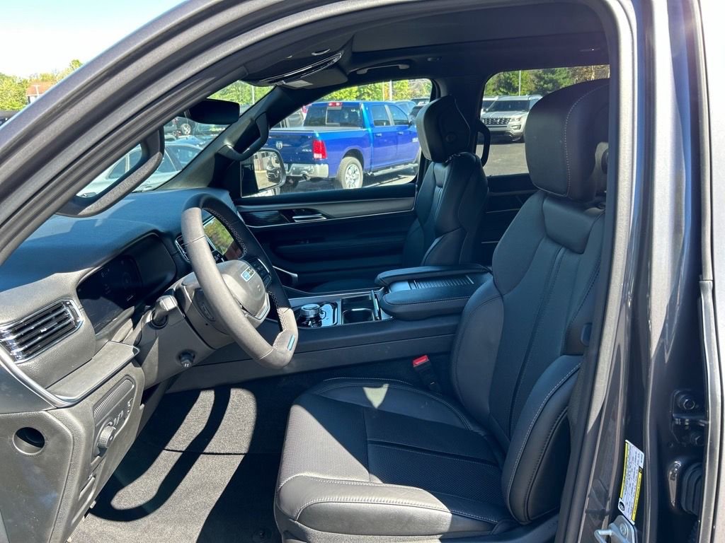 New 2024 Jeep Wagoneer L Series II image 16