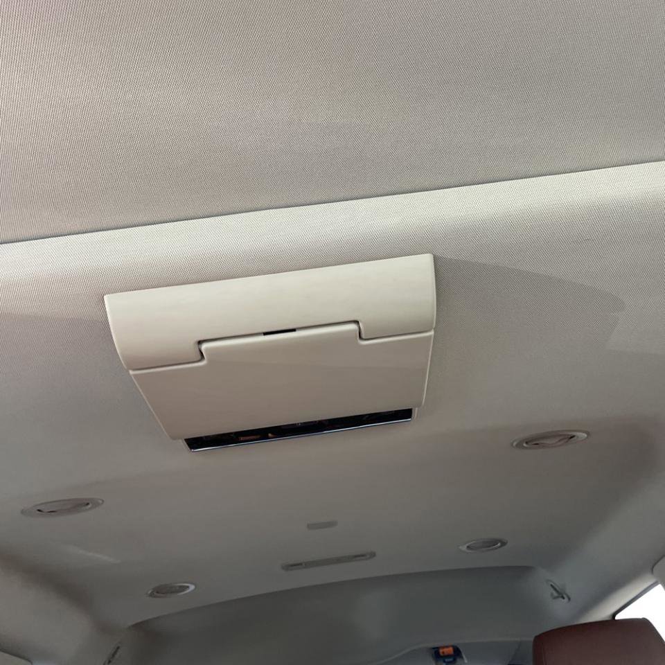 Used 2019 Cadillac Escalade Premium Luxury image 28