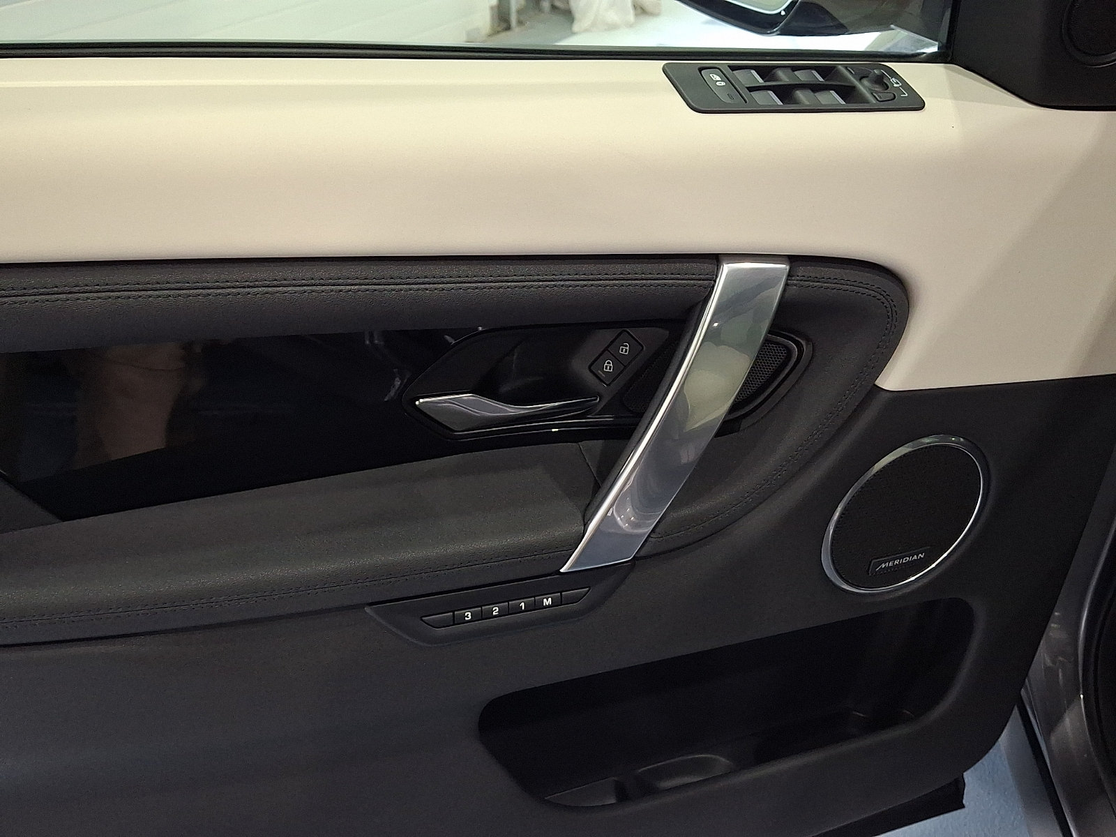 Certified 2025 Land Rover Discovery Sport S AWD/4WD image 10
