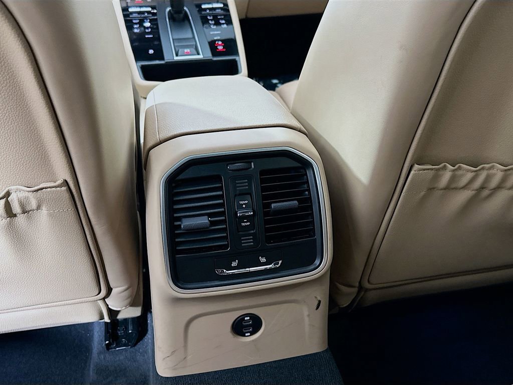 Used 2025 Porsche Macan image 27