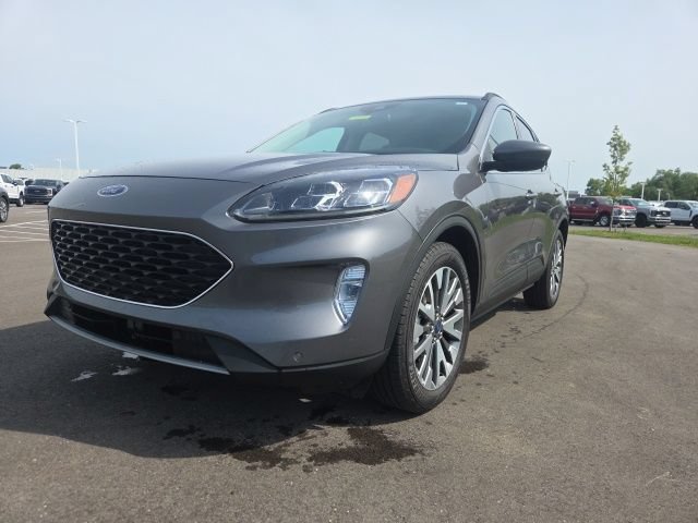 Used 2022 Ford Escape Titanium AWD/4WD image 2
