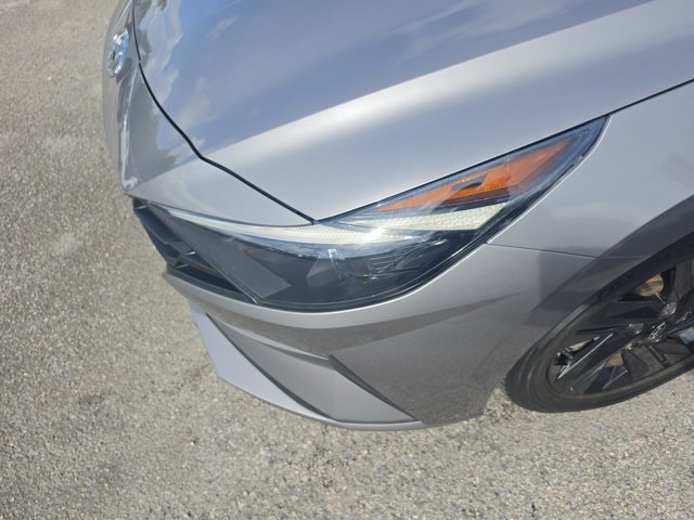 Used 2022 Hyundai Elantra SEL FWD image 10