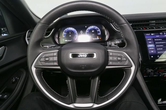 Used 2024 Jeep Grand Cherokee Altitude AWD/4WD image 31