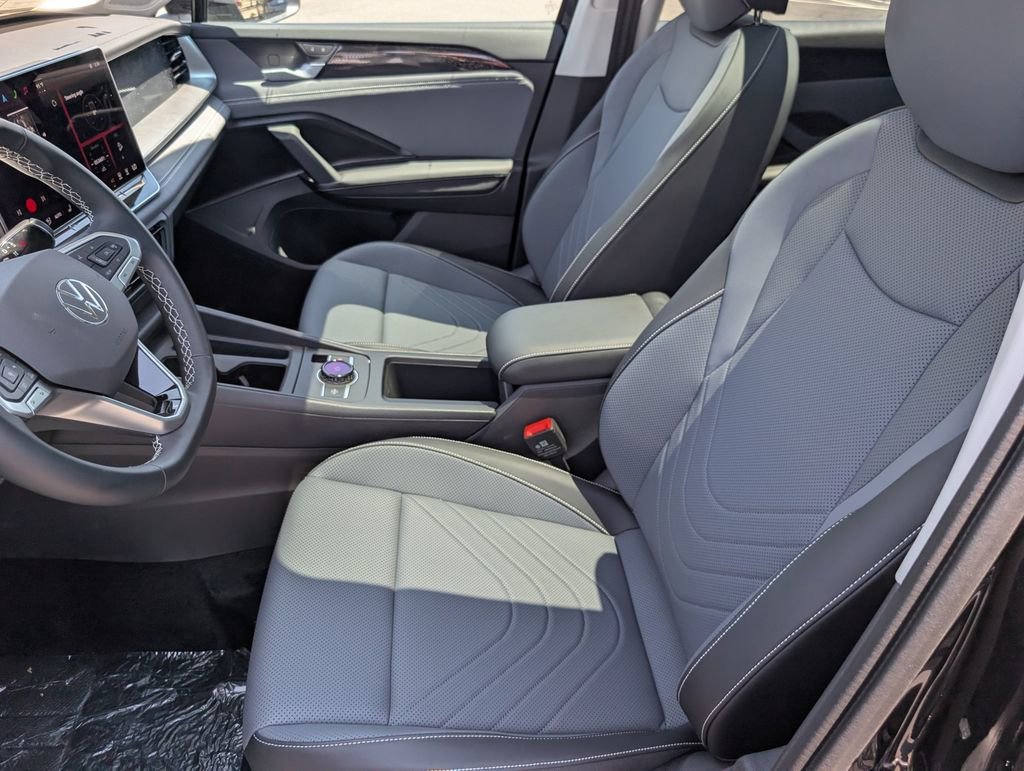 New 2025 Volkswagen Tiguan SE image 11