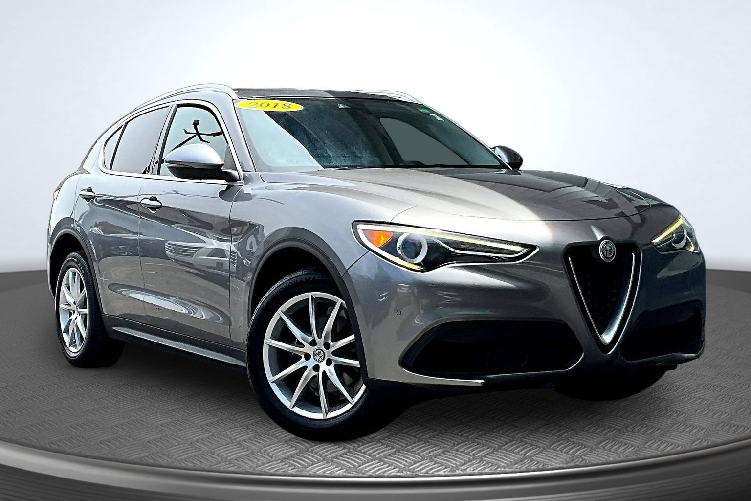 Used 2018 Alfa Romeo Stelvio Ti AWD/4WD image 3