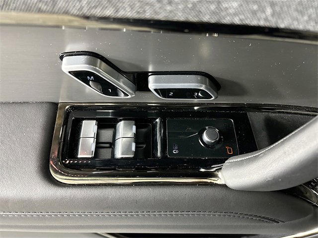 Used 2025 Land Rover Range Rover Sport SE image 19