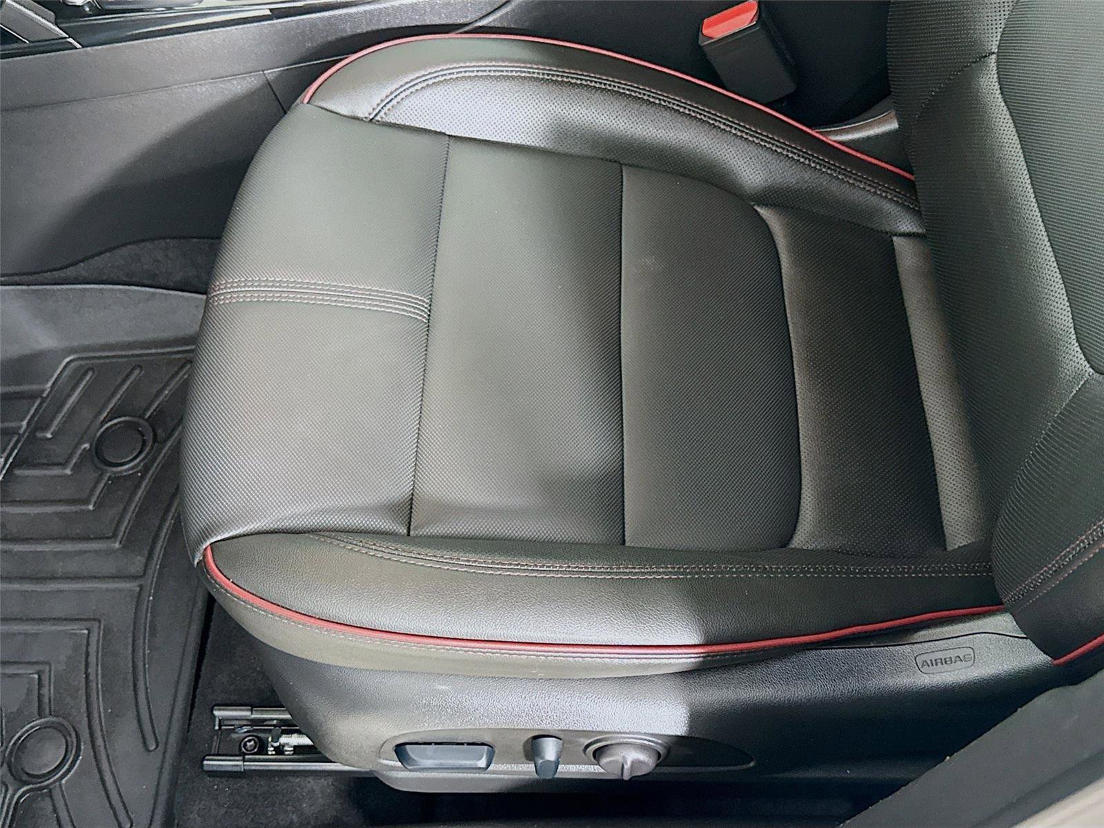 Used 2025 Chevrolet TrailBlazer RS w/ Convenience Package image 19