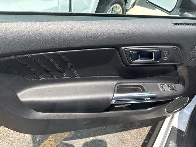 Used 2021 Ford Mustang GT Premium w/ Black Accent Package RWD image 6