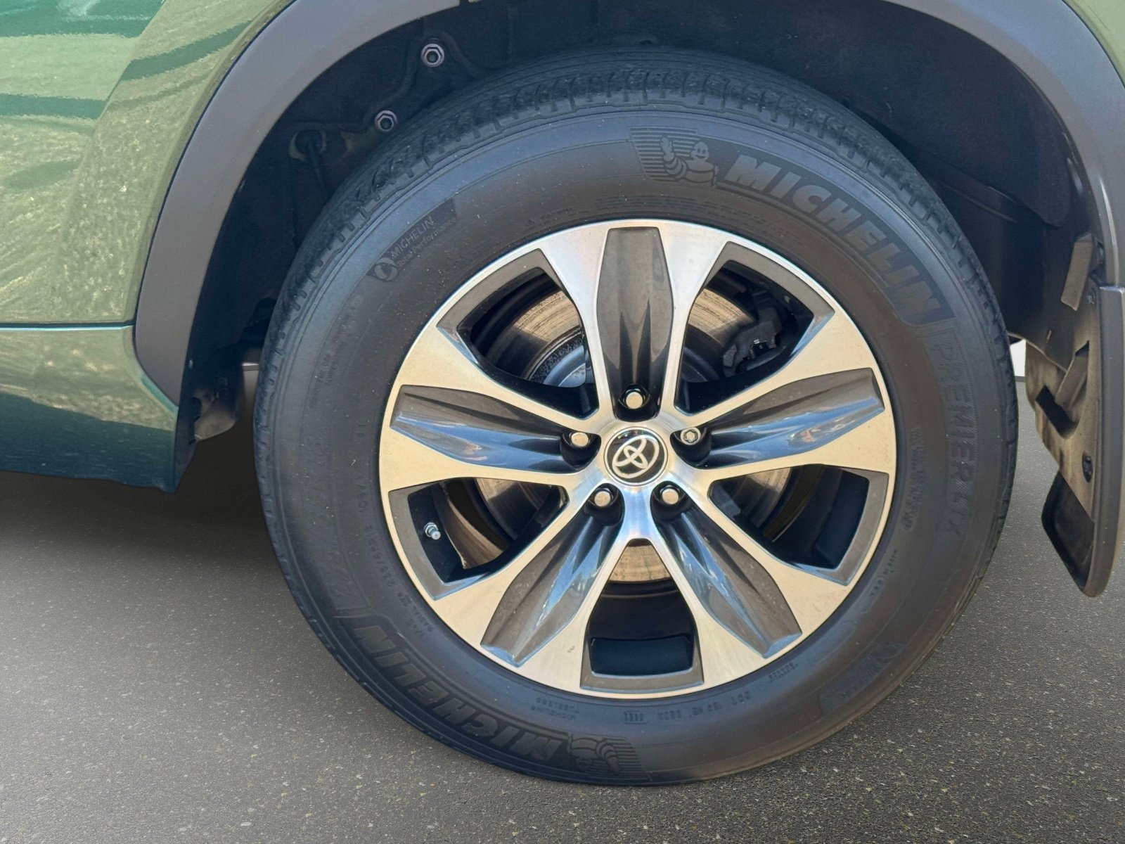 Used 2023 Toyota Highlander XLE image 7