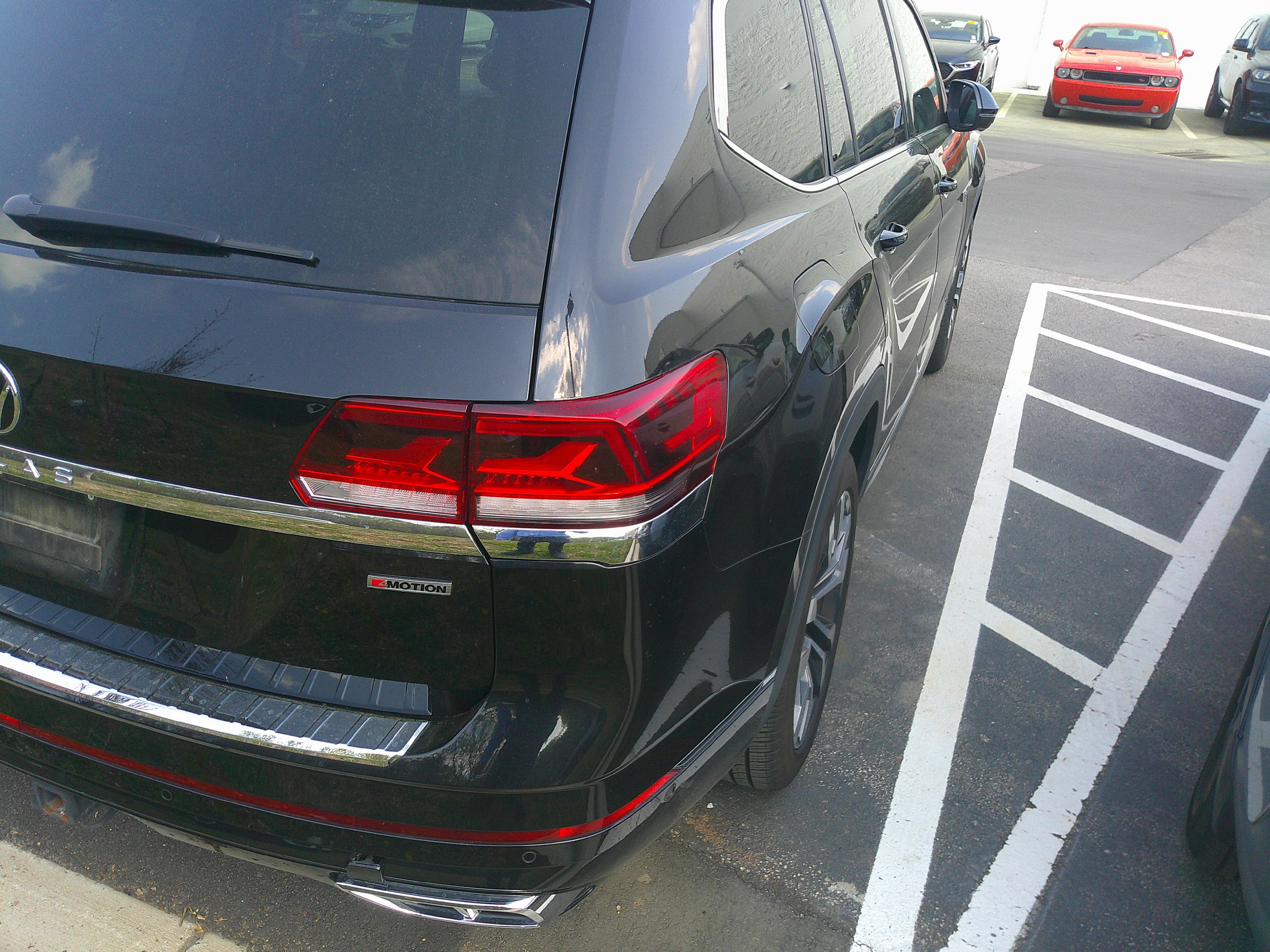 Used 2022 Volkswagen Atlas SEL Premium image 6