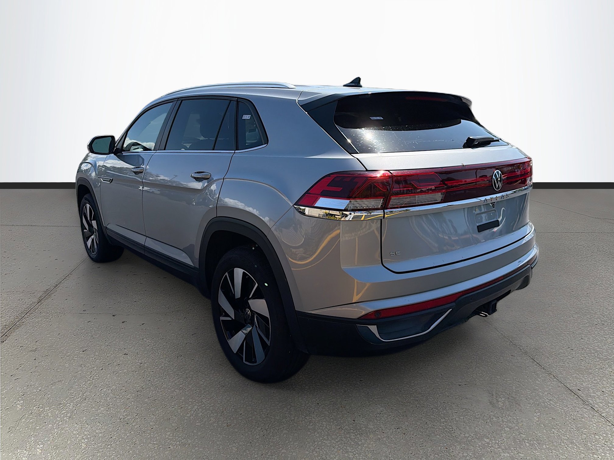 Used 2025 Volkswagen Atlas Cross Sport SE image 6