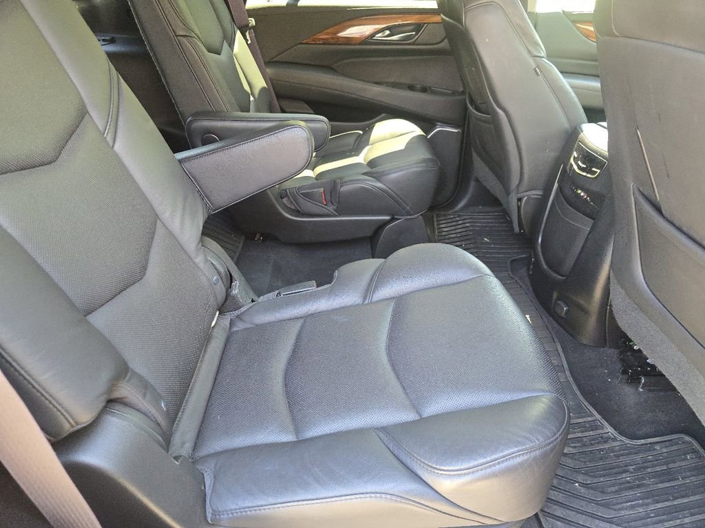 Used 2016 Cadillac Escalade Luxury AWD/4WD image 19