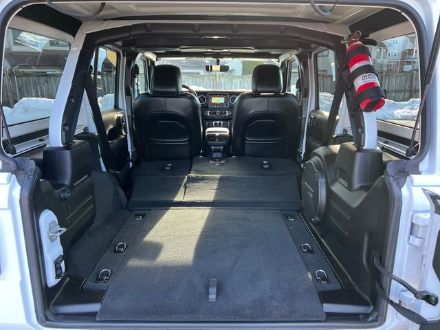 Used 2022 Jeep Wrangler Unlimited Sahara AWD/4WD image 31