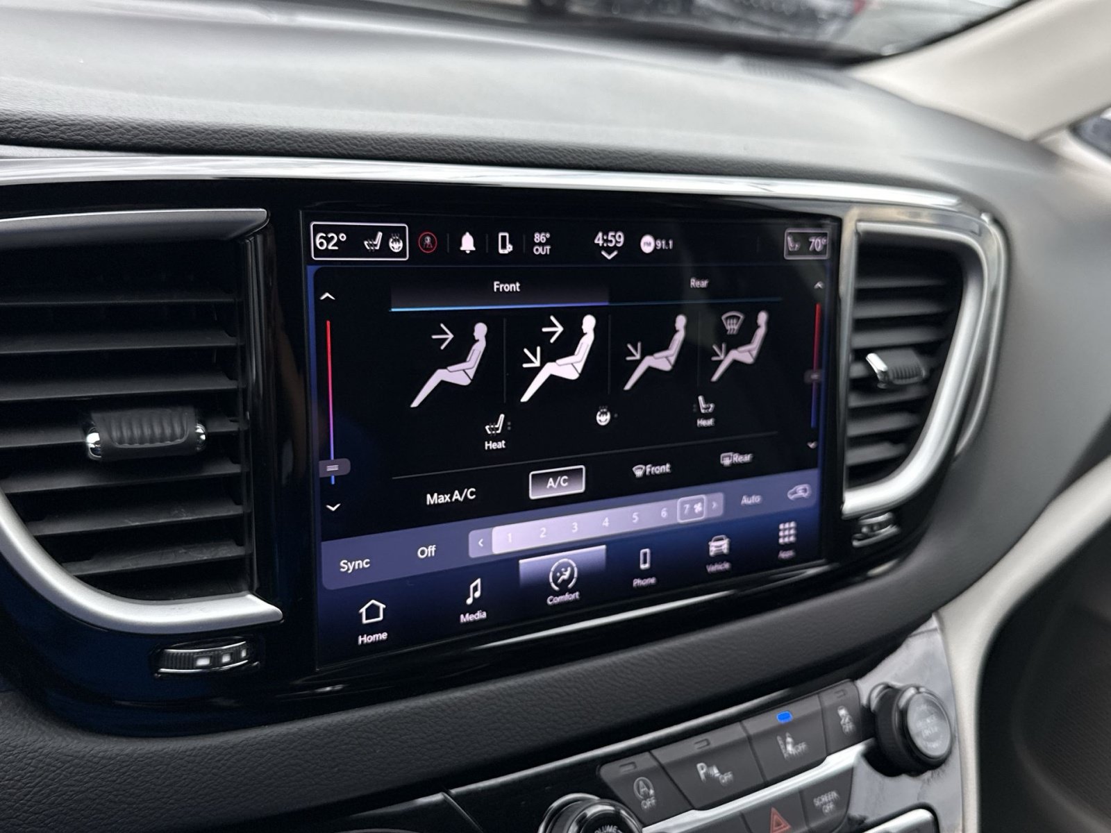 Used 2024 Chrysler Pacifica Touring-L FWD image 21