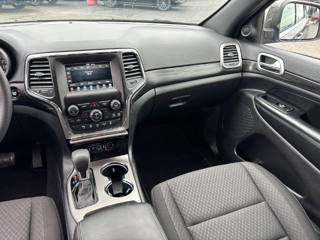 Used 2019 Jeep Grand Cherokee Laredo AWD/4WD image 29