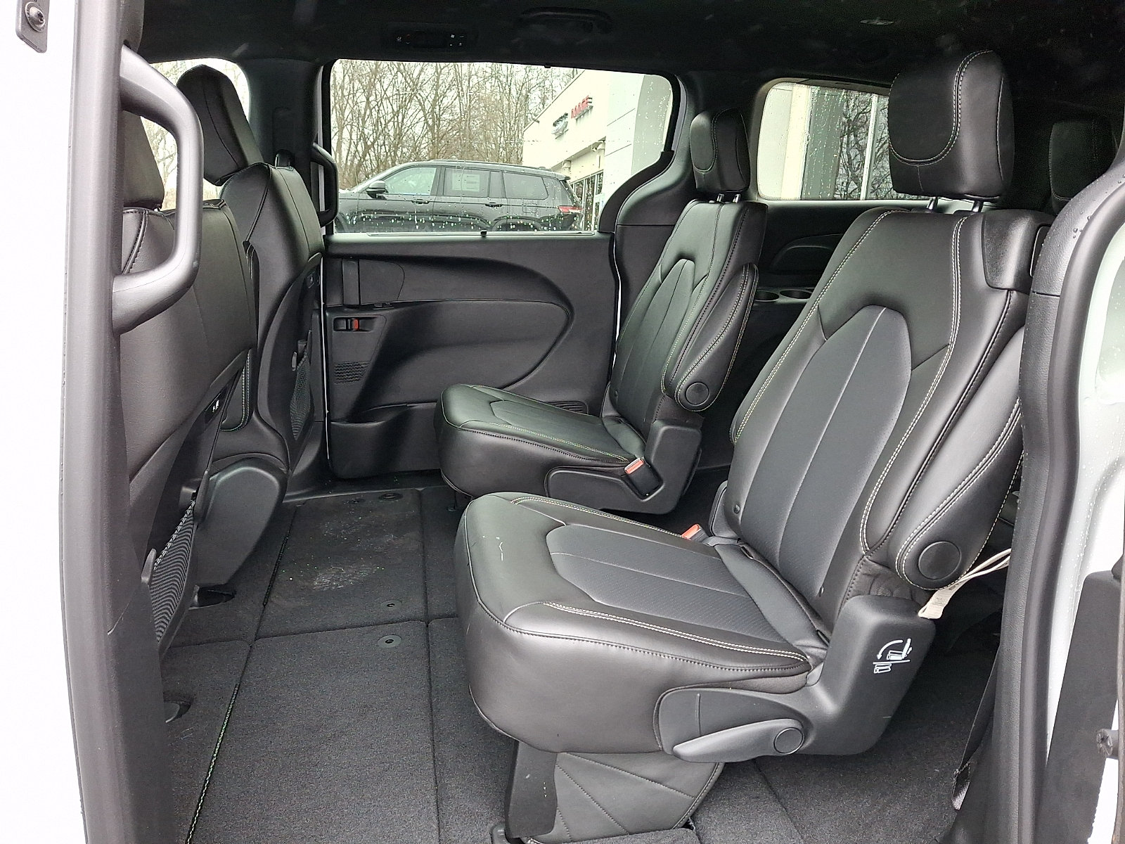 New 2026 Chrysler Pacifica Select FWD image 6