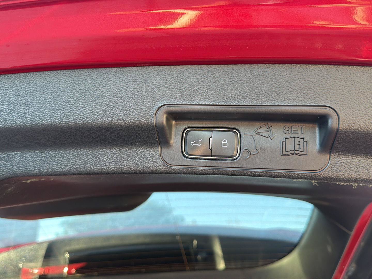 Used 2023 Ford Explorer XLT RWD image 14
