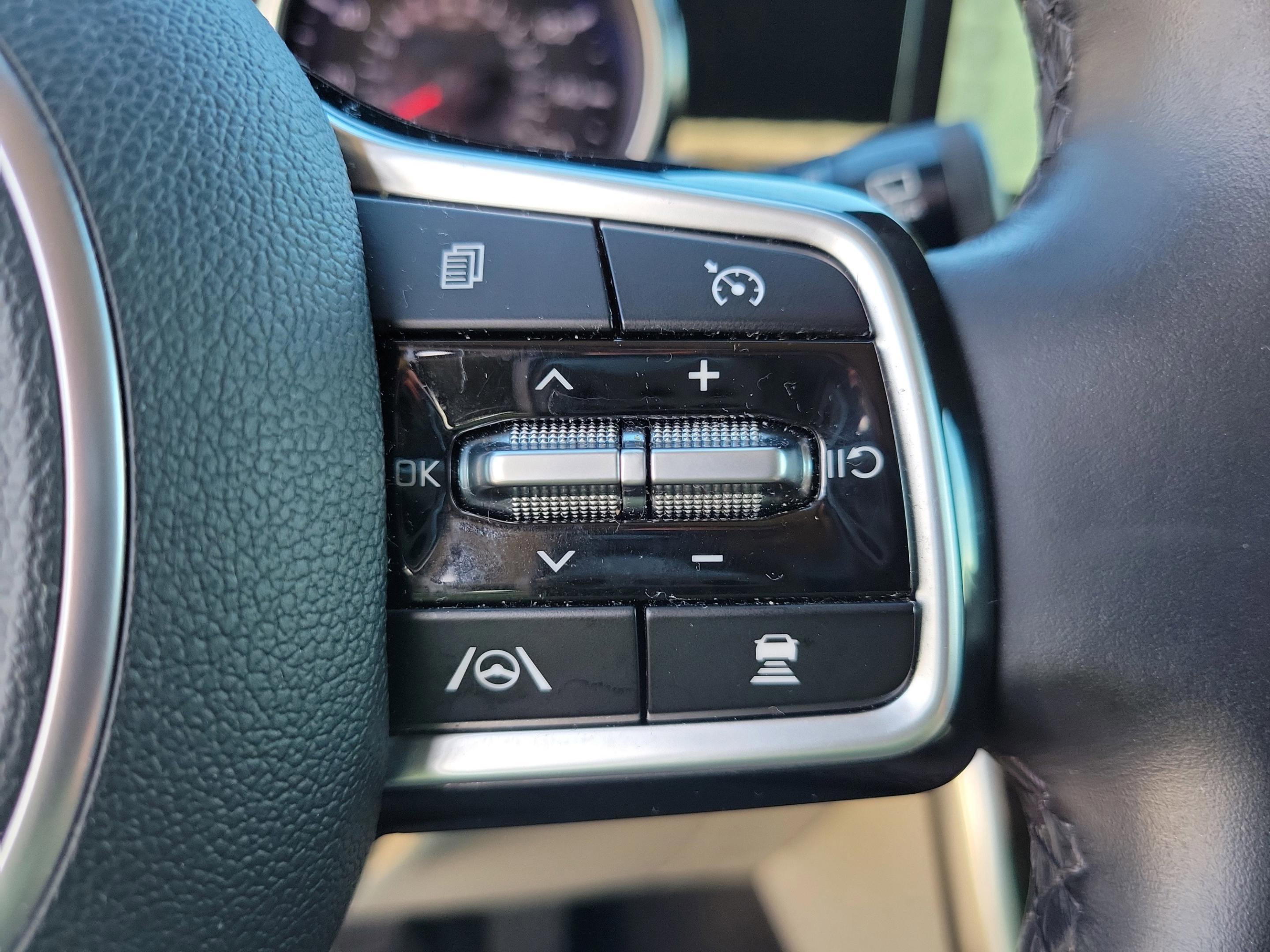 Used 2024 Kia Carnival EX image 36