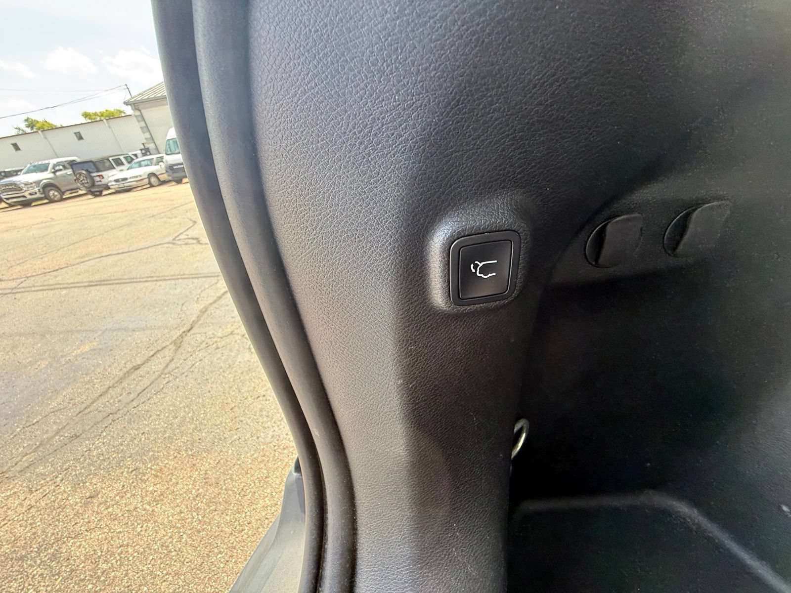 Used 2020 Jeep Cherokee Limited AWD/4WD image 8