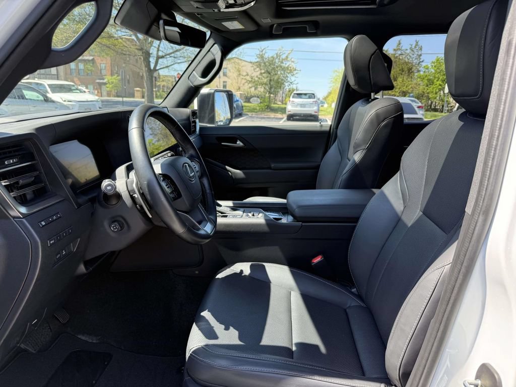 Used 2024 Lexus GX 550 AWD/4WD image 13
