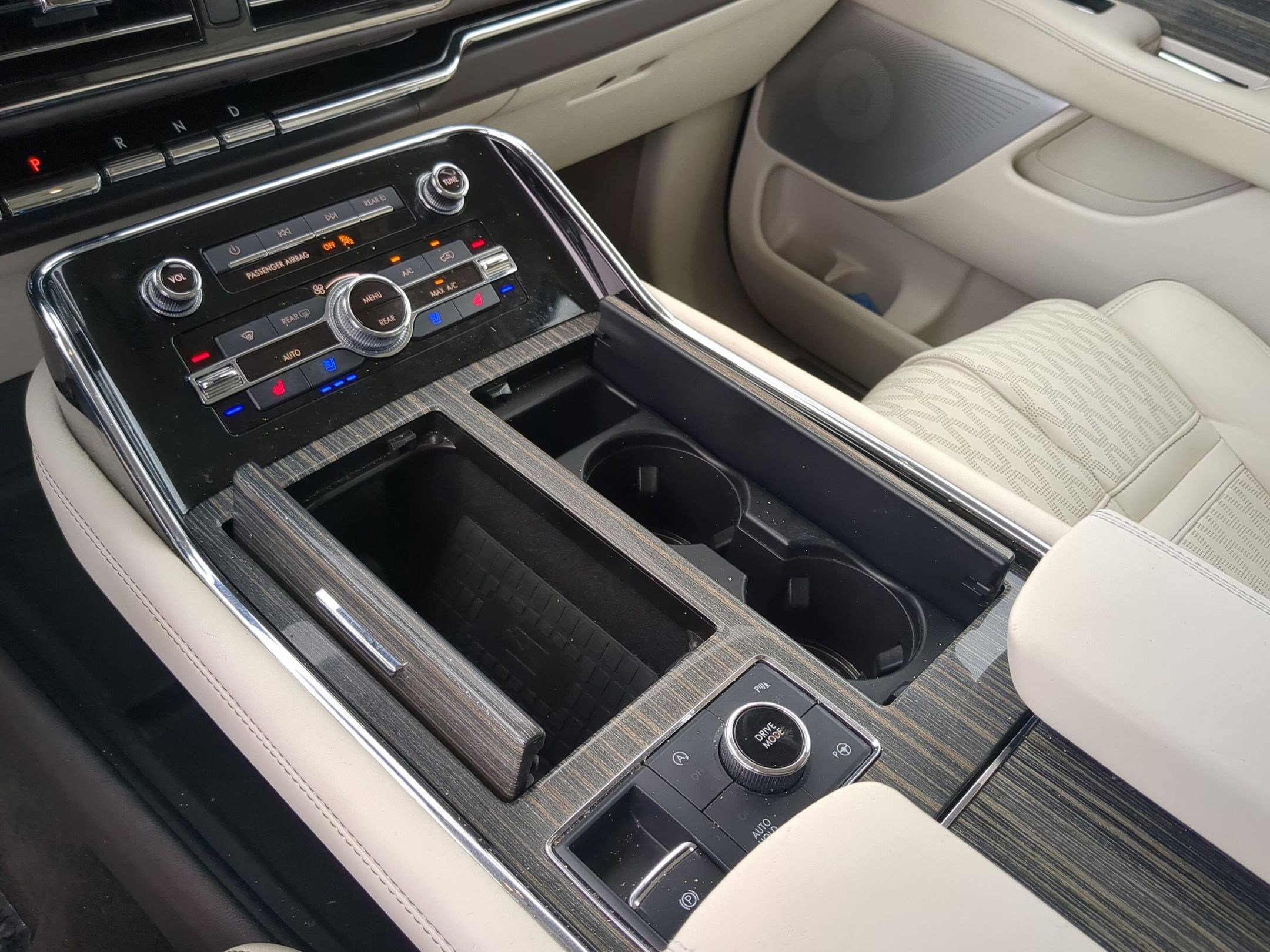 Used 2020 Lincoln Navigator Black Label w/ Cargo Convenience Package image 20