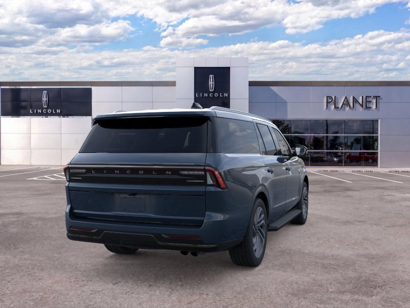 New 2026 Lincoln Navigator L Premier AWD/4WD image 8