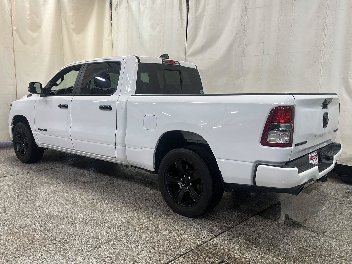 Used 2023 RAM 1500 Big Horn AWD/4WD image 3