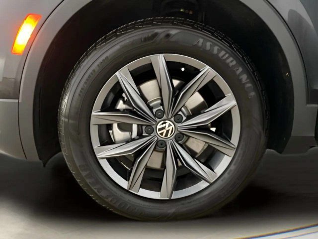 Used 2023 Volkswagen Tiguan SE w/ Panoramic Sunroof Package FWD image 93