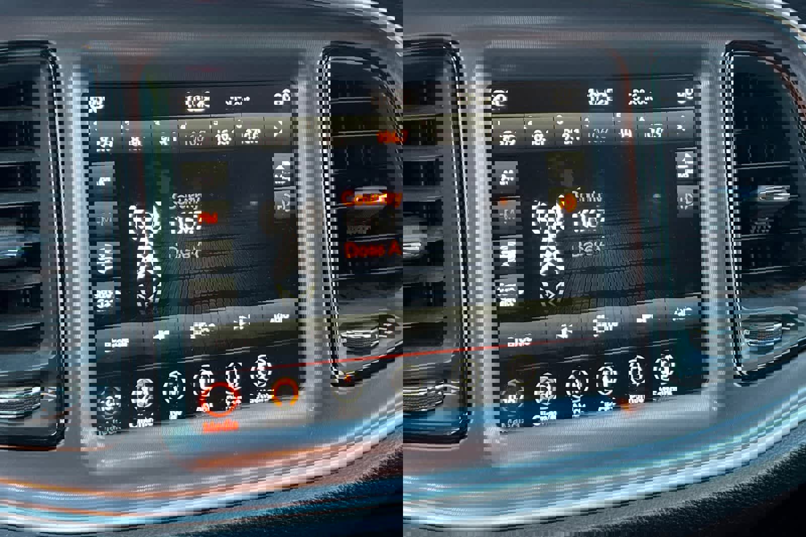 Used 2022 Dodge Challenger R/T w/ Blacktop Package image 18